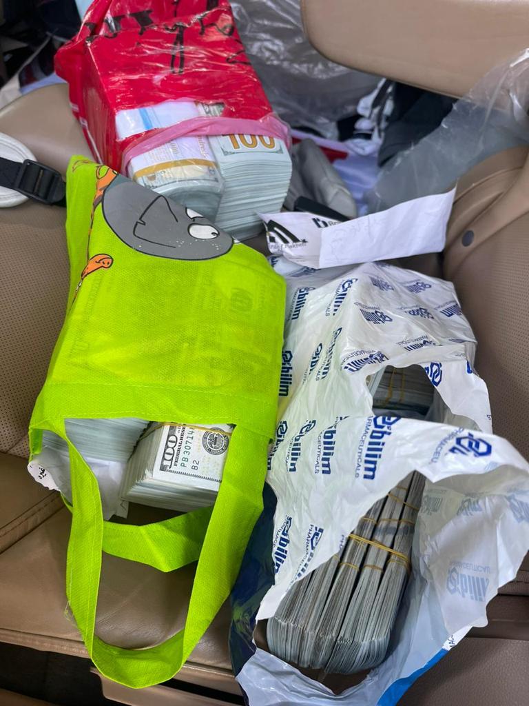 القبض على 18 متهماً بالتلاعب بسعر صرف الدولار في ثلاث محافظات