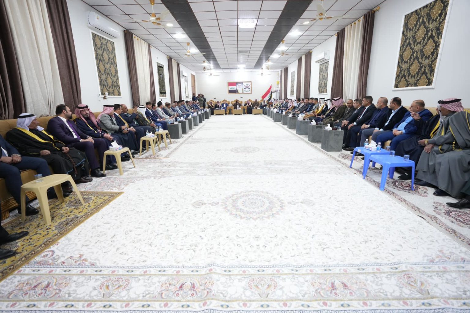 الحلبوسي يرافقه محافظ الأنبار يزور مضيف عشيرة البوفراج بحضور عدد من شيوخ المحافظة