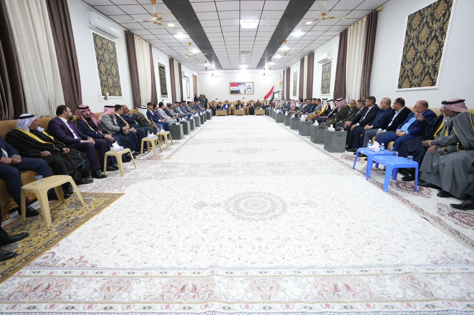 الحلبوسي يرافقه محافظ الأنبار يزور مضيف عشيرة البوفراج بحضور عدد من شيوخ المحافظة