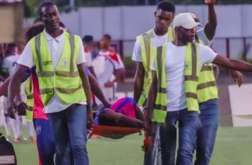 وفاة مدافع راسينغ أبيدجان "مصطفى سيلا" إثر وعكة صحية خلال مباراة