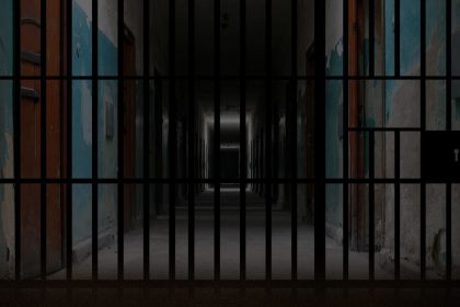 النزاهة: السجن 7 سنوات لرئيس جمعية الهلال الأحمر ومسؤولين فيها