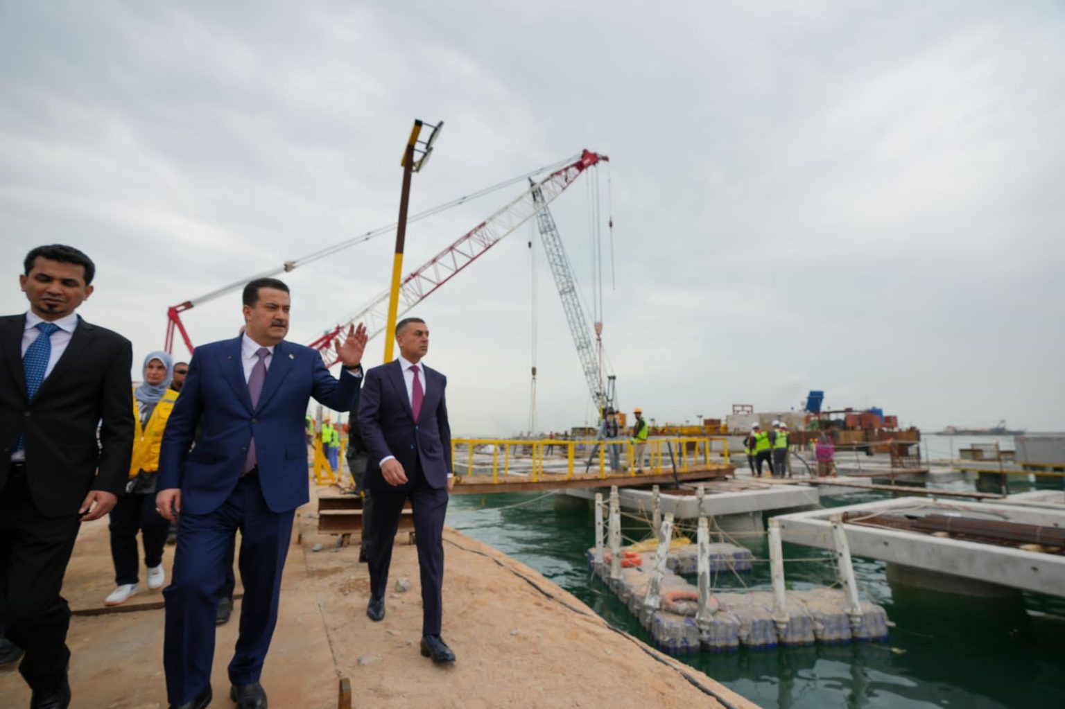 السوداني يزور موقع ميناء الفاو ويتابع مجريات العمل فيه والتنفيذ