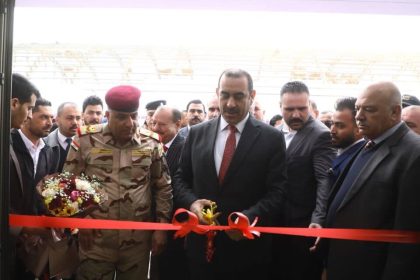 وزير الصناعة يفتتح معمل سمنت القائم