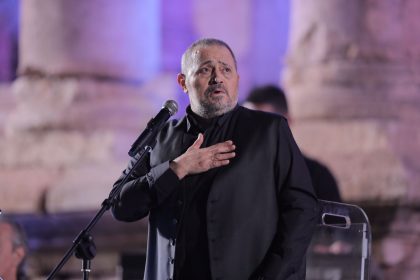 "أنا رجل متحفظ"... جورج وسوف يرفض دخول زوجته وابنته الفن