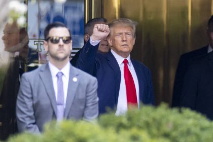 محكمة منهاتن تخلي سبيل الرئيس الامريكي السابق دونالد ترامب على ذمة القضية