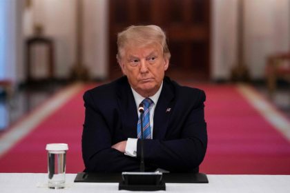 ترامب: الدولار ينهار وهذه هزيمة غير مسبوقة