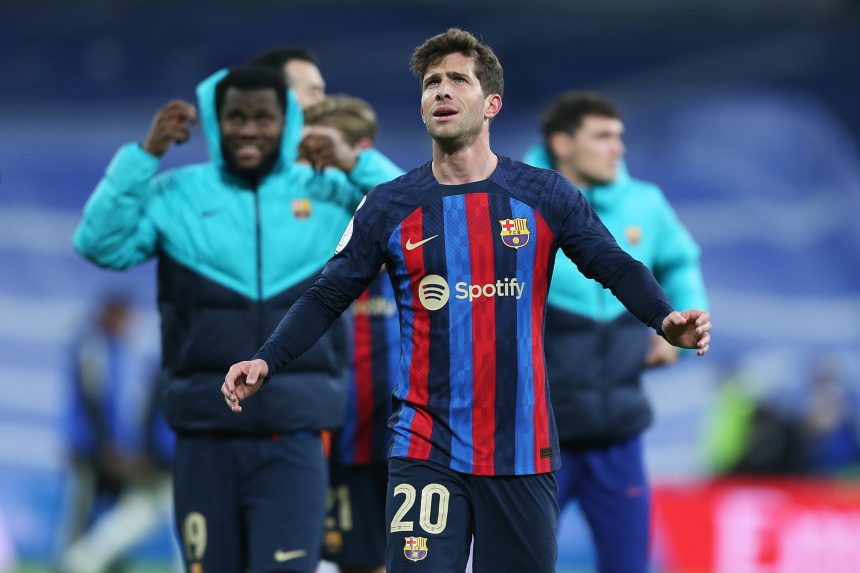 برشلونة يكشف طبيعة اصابة خط وسطه "روبرتو"