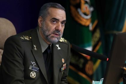 وزير الدفاع الإيراني محمد رضا أشتياني