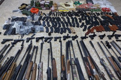 القبض على خمسة متهمين وغلق اربعة محلات لبيع الاسلحة من دون موافقات في بغداد