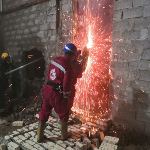 اخماد حريقين في الكرادة وسط بغداد