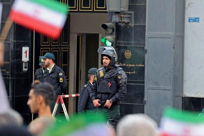 ايران تعلن مقتل رئيس دائرة مكافحة المخدرات خلال اشتباك مسلح