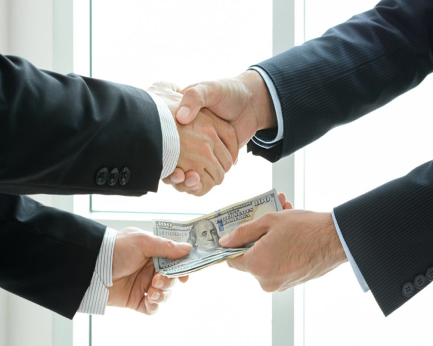 النزاهة تطيح بمدير مصنع النهروان في شركة الصناعات الحربيَّة متلبساً بالجرم المشهود