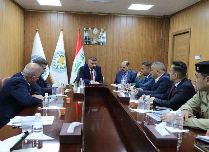 وزير الداخلية يترأس اجتماعاً لمناقشة خطة مكافحة المخدرات وحصر السلاح بيد الدولة