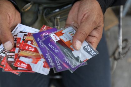 الاتصالات النيابية: الموازنة فرضت ضرائب على بطاقات شحن الهواتف النقالة بنسبة 10 بالمئة