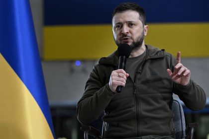 بعد البلبلة.. زيلينسكي يتراجع: قواتنا لا تزال في باخموت