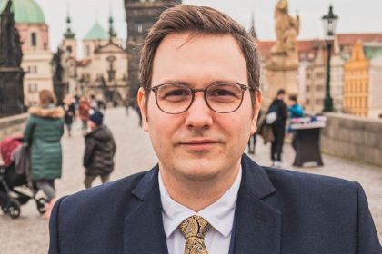 وزير الخارجية التشيكي يصل الى بغداد