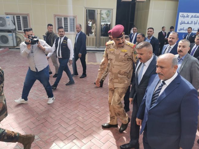 بالصور.. وفد أمني رفيع برئاسة الشمري يصل إلى كربلاء 