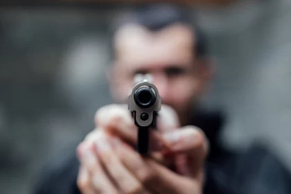 منتسب أمني ينهي حياته برصاصة في بغداد