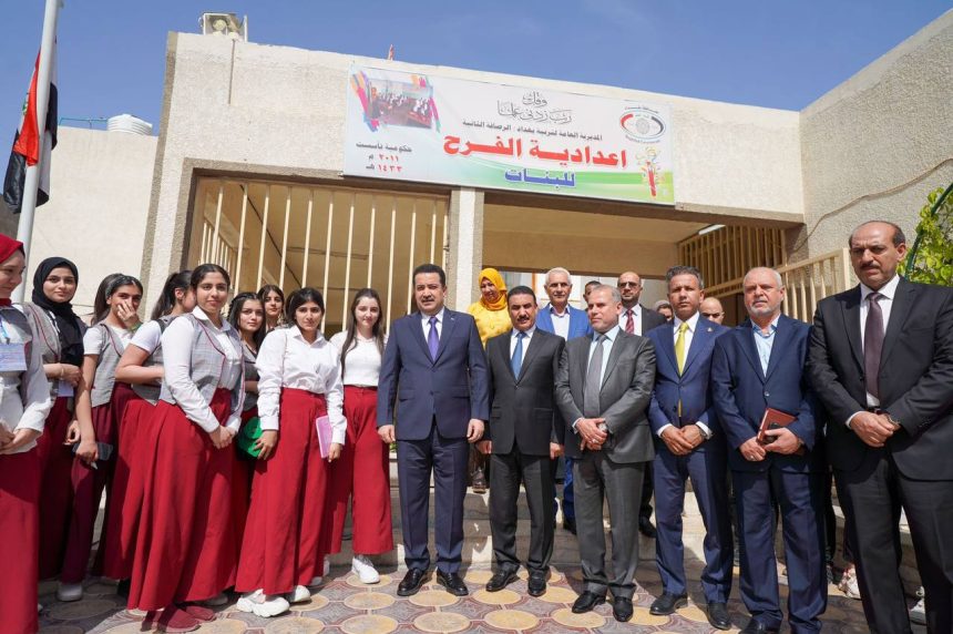 السوداني يوجّه بحسم المعوقات الإدارية المتعلقة بالكوادر التعليمية‬ ويعلن مشروع "صندوق العراق للتنمية"