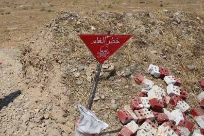 النقل تعلن الاتفاق على إزالة الألغام وإنشاء جسر للربط السككي مع إيران