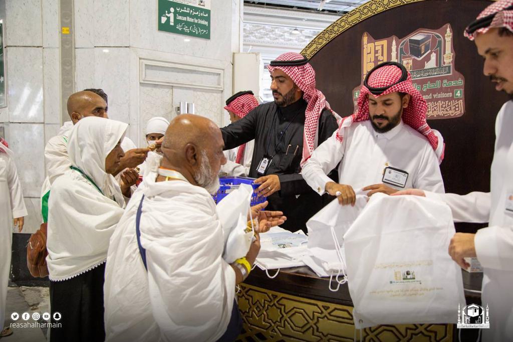 رئيس عام شؤون المسجد الحرام والمسجد النبوي يوجه بتوسيع دائرة نطاق مبادرة "حفاوة" لتشمل المشاعر المقدسة