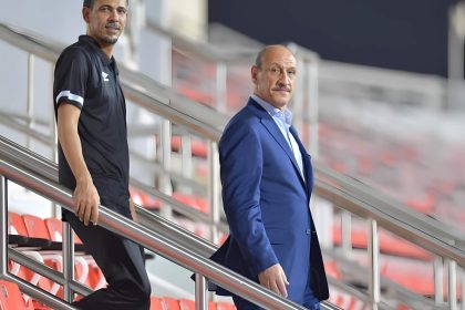 يونس محمود يتعرض للضرب على يد حماية رئيس اتحاد الكرة عدنان درجال