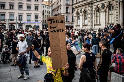 الإمارات تؤكد ثقتها في قدرة فرنسا على تجاوز الأحداث الجارية