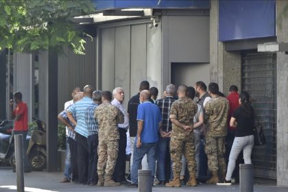 مودع يقتحم بنك مصر ولبنان في بيروت ويحتجز رهينة