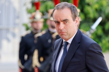 وزير الجيوش الفرنسي يؤكد استعداد حكومته للتعاون مع العراق في مجال التدريب والتسليح