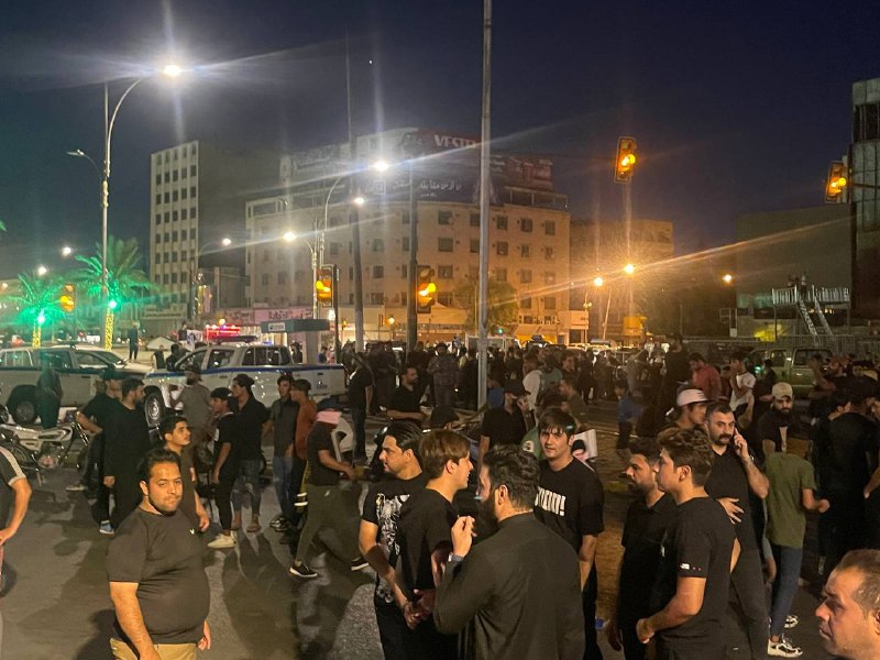 تجمع العشرات امام المنطقة الخضراء احتجاجاً على حرق القرآن وعلم العراق في الدنمارك