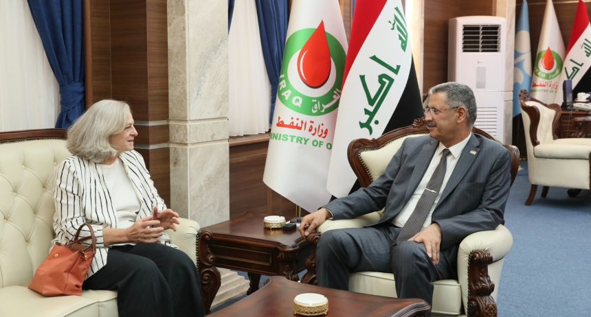 رومانسكي تبحث مع وزير النفط الشراكة بمجال الطاقة وتعزيز الاستثمارات الأمريكية التي تدعم استقلال العراق