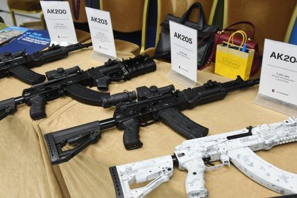 إيران تعلن الاتفاق مع العراق على نزع سلاح الجماعات الإيرانية المعارضة وإغلاق مقارها العسكرية