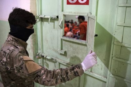 وسائل إعلام: القضاء العراقي يصدر حكما بالمؤبد على ضابط بالحرس الثوري وعراقيين قتلوا أمريكيا