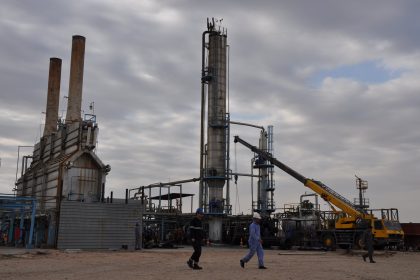 وزير النفط: ندرس إضافة وحدة انتاجية جديدة بطاقة (70) ألف برميل يومياً في مصفى النجف