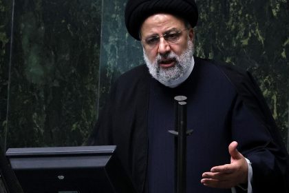 الرئيس الإيراني يهنئ الملك سلمان وولي العهد باليوم الوطني السعودي