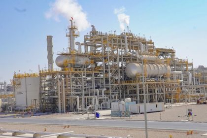 النفط تعلن رفع الطاقة الانتاجية لمصفى كربلاء إلى 140 ألف برميل يومياً