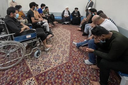 السيد السيستاني يستقبل مقاتلين أصيبوا بإعاقة دائمة في قتال الدواعش