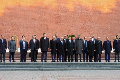 وزير النفط: العراق يسعى لتحديد المسارات المهمة لاستثمار الطاقة المتجددة