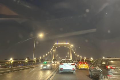 بعد انسحاب المتظاهرين.. إعادة فتح جميع الطرق المؤدية إلى الجسر المعلق وسط بغداد