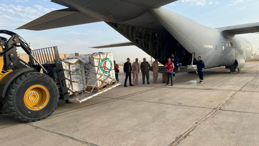 طائرات القوة الجوية تباشر بنقل المساعدات الى غزة