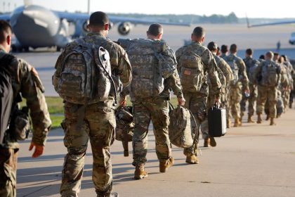 واشنطن بوست: خطة لإجلاء 600 ألف أميركي من الشرق الأوسط