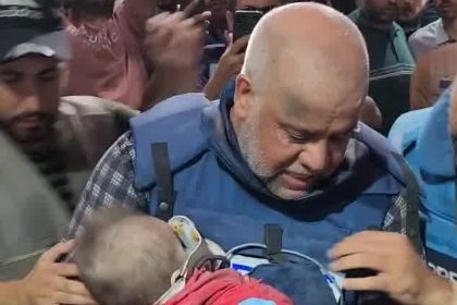 استشهاد عدد من افراد عائلة مراسل الجزيرة القطرية "وائل الدحدوح" بقصف اسرائيلي استهدف منزله