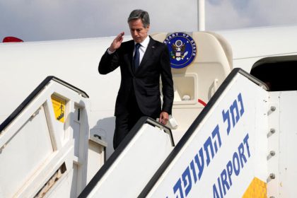 وزير الخارجية الامريكي يصل الى تل أبيب