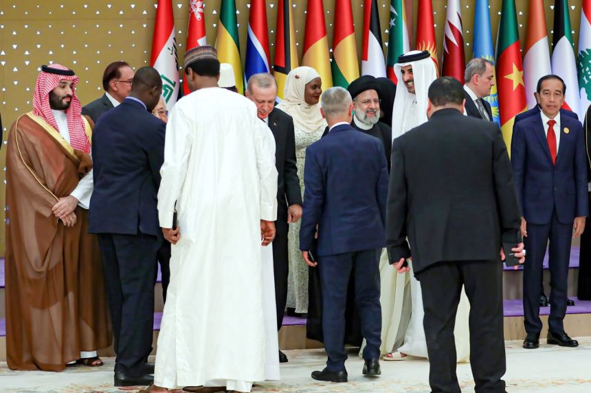 القمة العربية الإسلامية المشتركة: كسر الحصار على غزة وفرض إدخال قوافل مساعدات إنسانية وعربية وإسلامية ودولية