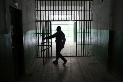 جنايات بابل: المؤبد بحق تاجر مخدرات ضبطت بحوزته 180 ألف حبة مخدرة