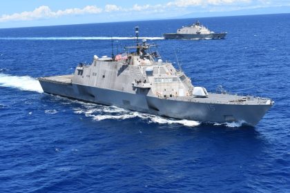 الجيش الأمريكي يعلن تعرض إحدى سفنه لصاروخين باليستيين قادمين من اليمن