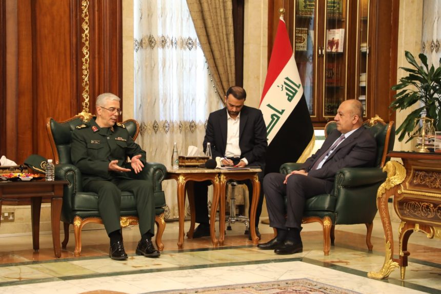 وزير الدفاع يبحث مع رئيس الأركان الإيراني تطوير العلاقات العسكرية بين البلدين