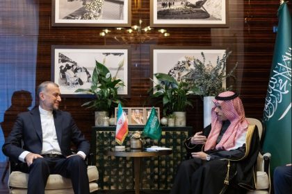 وزيرا خارجية السعودية وإيران يشددان على ضرورة الوقف الفوري لإطلاق النار في غزة