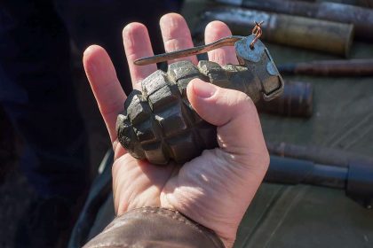 استهداف المركز الانتخابي بمدرسة "بنت الهدى" في قضاء الكوفة بقنبلة صوتية