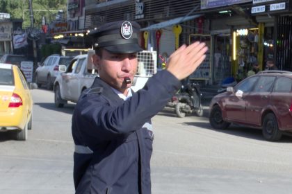 رغم تأدية واجبهم في ضبط حركة السير.. رجال المرور الجدد يواجهون الانتقاد !